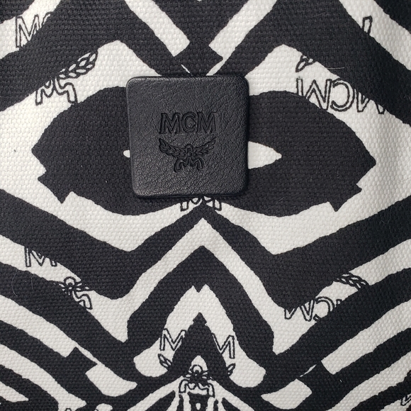 ‼️SOLD‼️MCM Reversible Shopper Tote - Bubblegum Pink Visetos Rare Interior - Picture 15 of 16